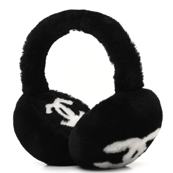 NWT🖤CHANEL🖤Fuzzy Shearling Lambskin Earmuffs Black/White Coco Neige 2024/25 - Picture 1 of 12